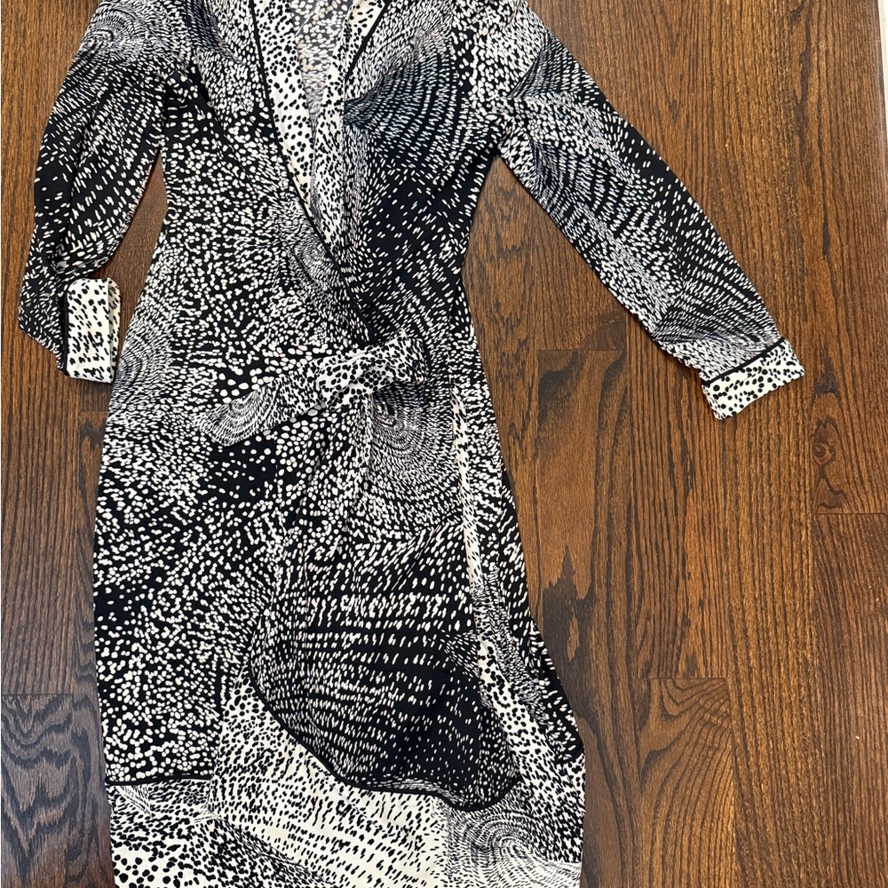 BCBGMaxAzria Monochrome Long Sleeve Dress